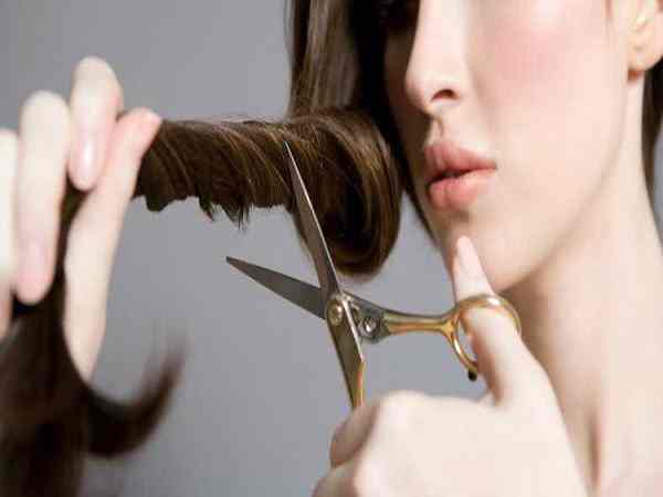 Nằm mê thấy tự cắt tóc ngắn