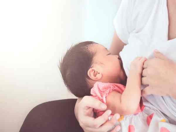 Nằm mộng thấy cho con nhà hàng xóm bú