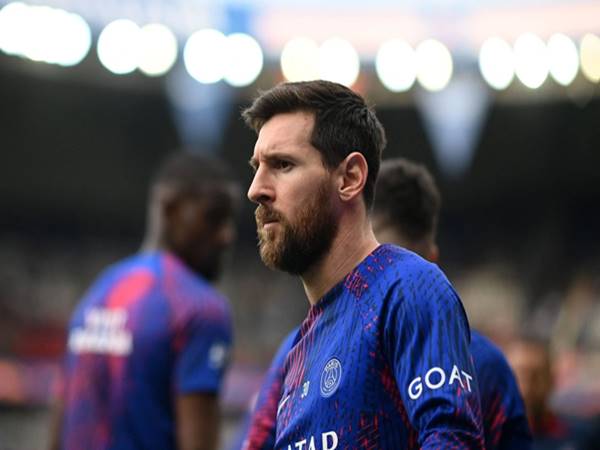 Tin bóng đá 2/11: Messi từ chối nghe cuộc gọi từ Barca
