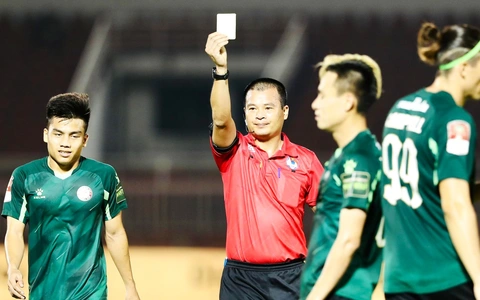 Hệ thống VAR có giúp giảm sai lầm sau khi trọng tài bắt sai Hệ thống VAR có giúp giảm sai lầm sau khi trọng tài bắt sai