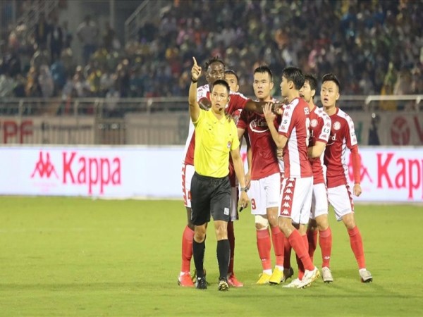 Giải mã sau khi trọng tài bắt sai có bị phạt không? Giải mã sau khi trọng tài bắt sai có bị phạt không?