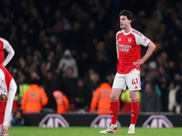 Tin Arsenal: Băng đội trưởng Arsenal trước ngã rẽ lớn?