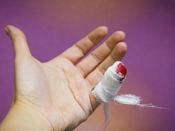 Giải mã bí ẩn nằm mơ thấy đứt tay chảy máu có điềm gì?