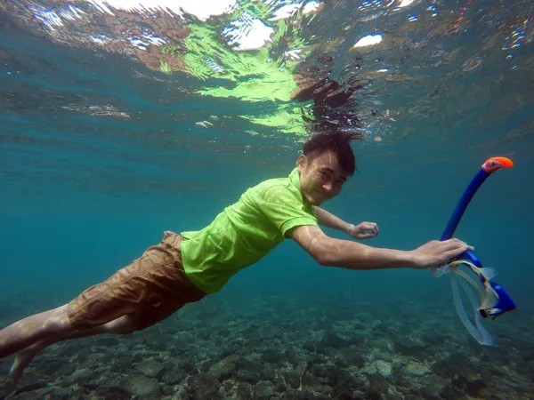 Nằm mơ thấy rơi xuống nước có con gì phát tài phát lộc